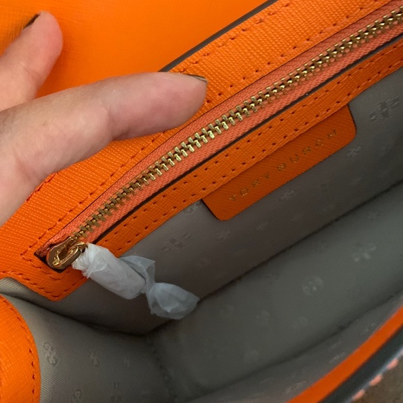 New Tory Burch crossbody 🍁 - Picture 4 of 6